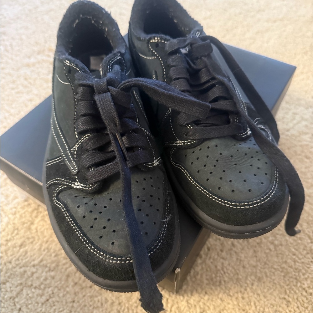 Nike Men's Black Low-Top Lace-Up Sneakers
